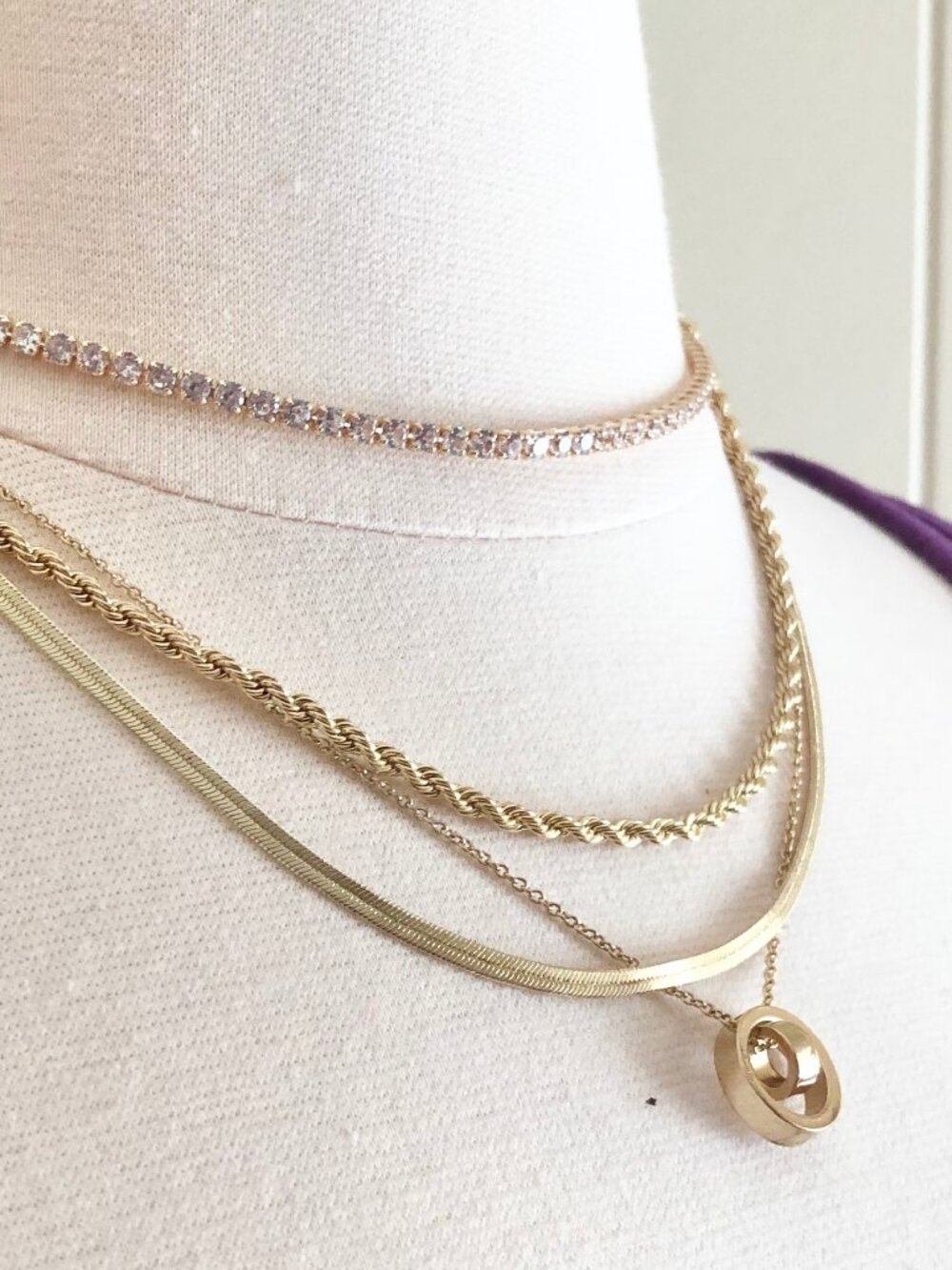 Gold Interlocked Circle Pendant Necklace